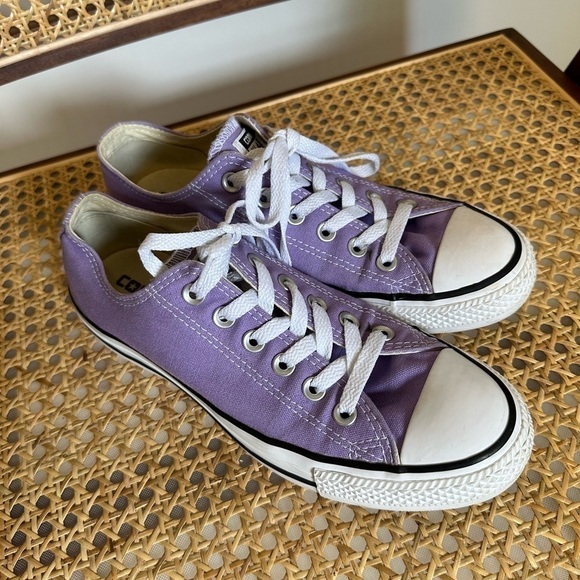 Converse Chuck Taylor All Star
Purple Low Top Junior size men 6, women 8 - Picture 1 of 5